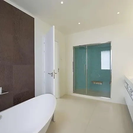 فيلة Alporchinhos Sleeps 8 With Pool Air Con And Wifi