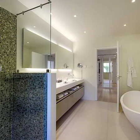 فيلة Alporchinhos Sleeps 8 With Pool Air Con And Wifi Armação de Pêra